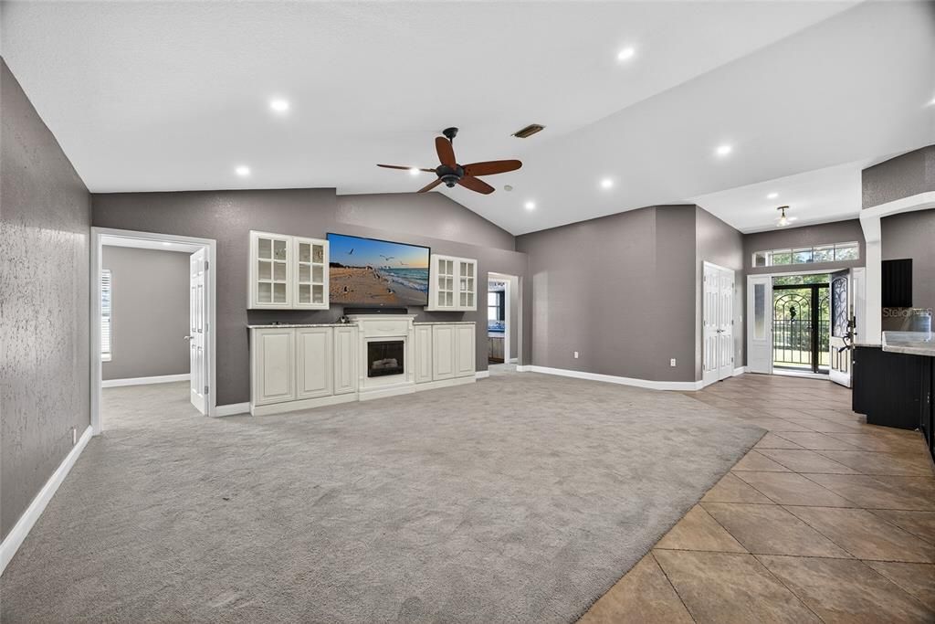 Active With Contract: $359,900 (3 beds, 3 baths, 2219 Square Feet)