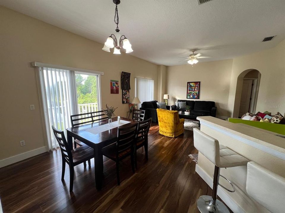 For Sale: $270,000 (2 beds, 2 baths, 1305 Square Feet)