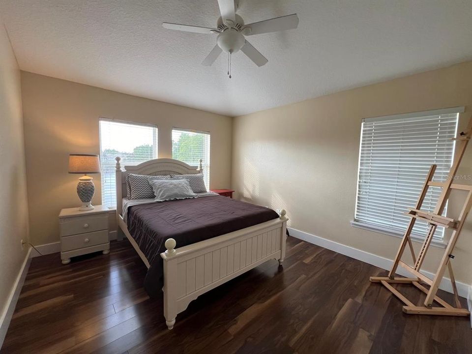 For Sale: $270,000 (2 beds, 2 baths, 1305 Square Feet)