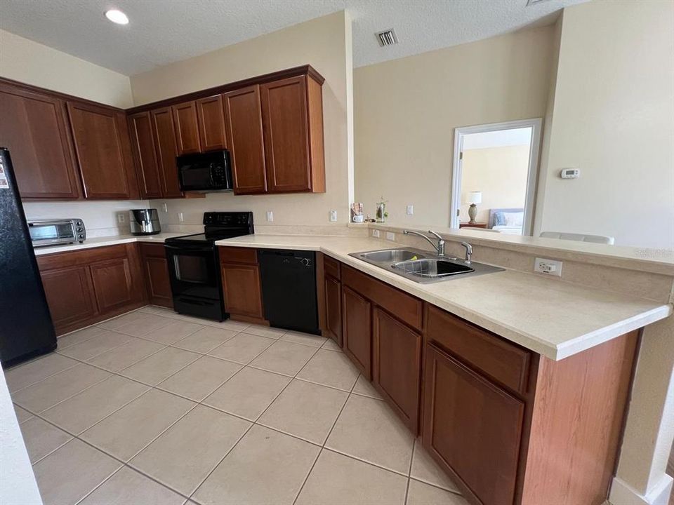 For Sale: $270,000 (2 beds, 2 baths, 1305 Square Feet)