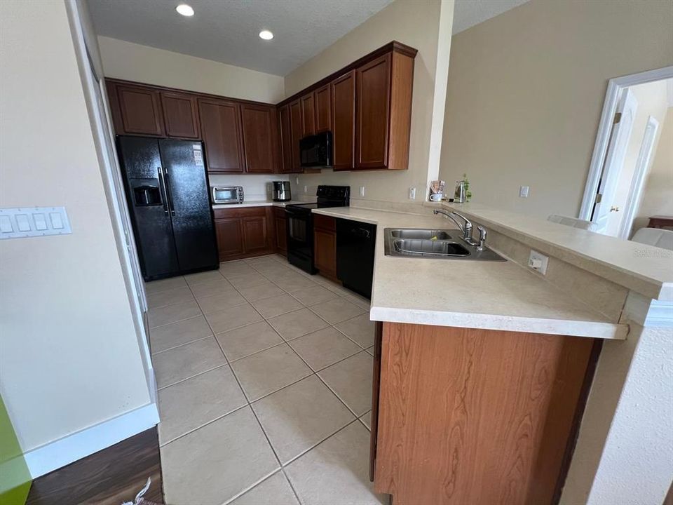 For Sale: $270,000 (2 beds, 2 baths, 1305 Square Feet)