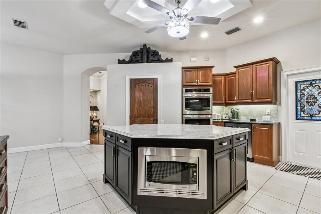 En Venta: $875,000 (4 camas, 3 baños, 3374 Pies cuadrados)