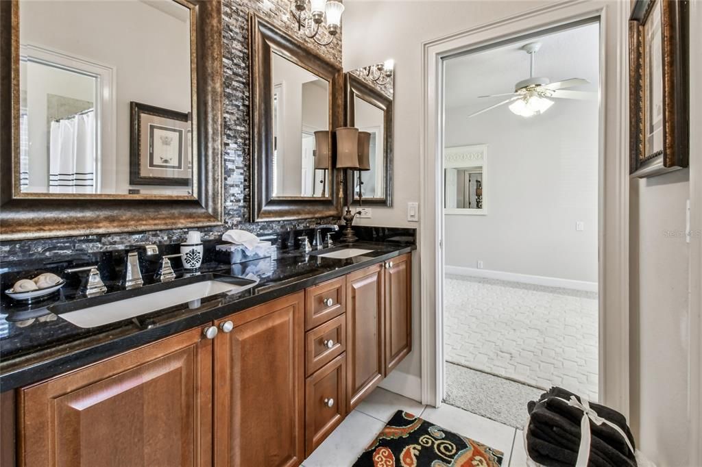 En Venta: $875,000 (4 camas, 3 baños, 3374 Pies cuadrados)