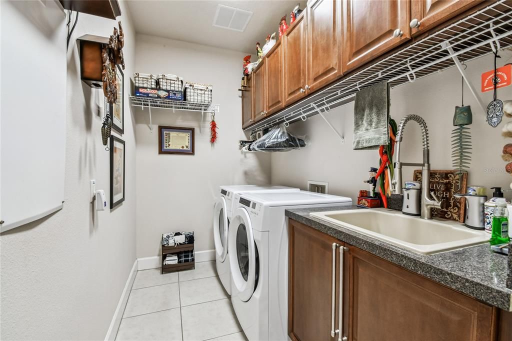 En Venta: $875,000 (4 camas, 3 baños, 3374 Pies cuadrados)