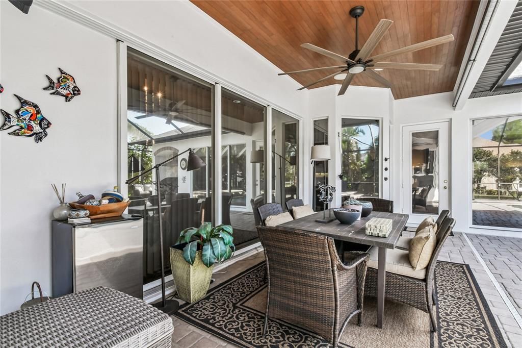 En Venta: $875,000 (4 camas, 3 baños, 3374 Pies cuadrados)