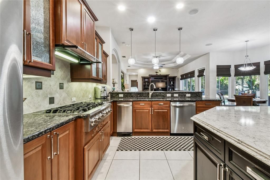 En Venta: $875,000 (4 camas, 3 baños, 3374 Pies cuadrados)