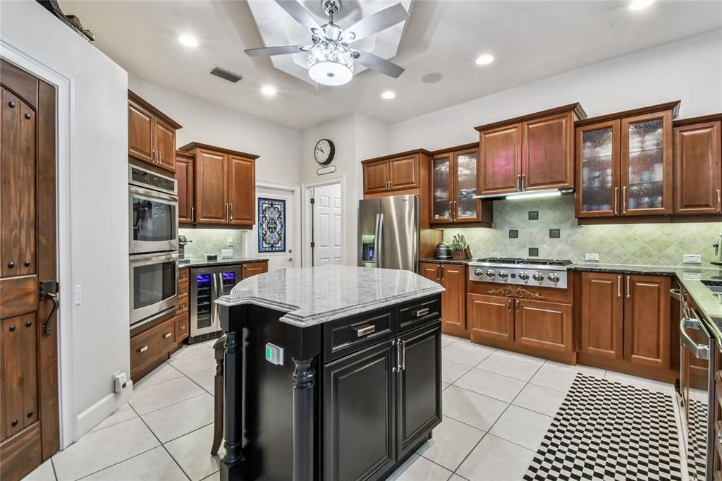 En Venta: $875,000 (4 camas, 3 baños, 3374 Pies cuadrados)