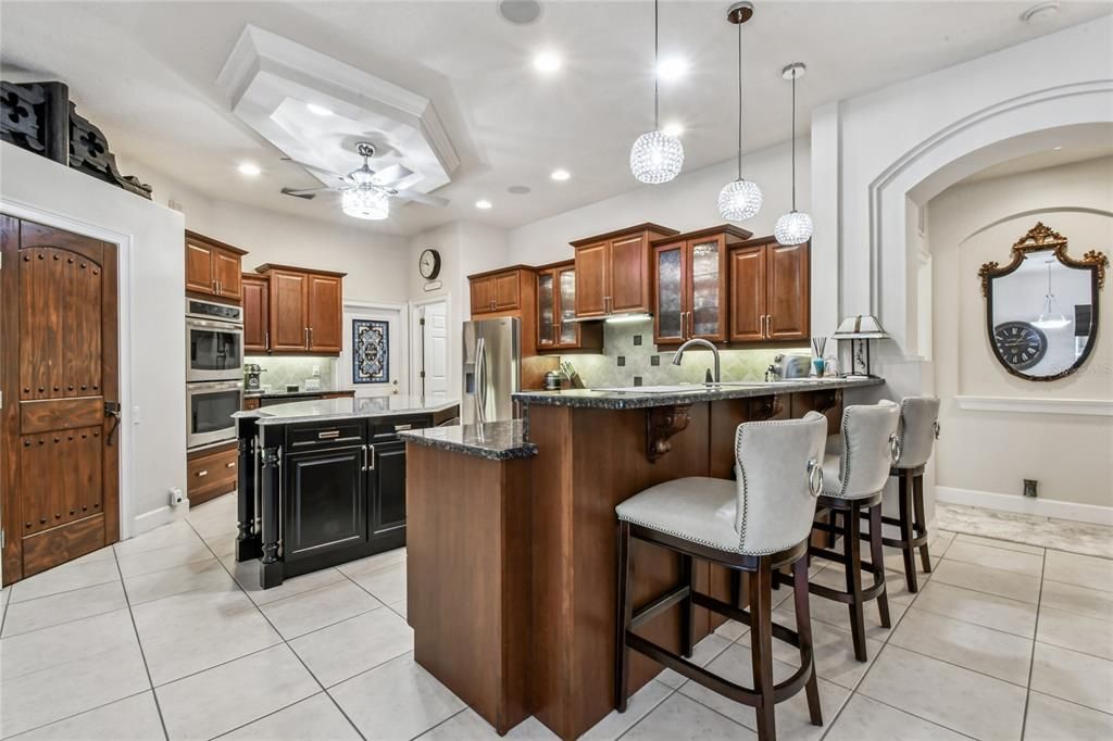 En Venta: $875,000 (4 camas, 3 baños, 3374 Pies cuadrados)