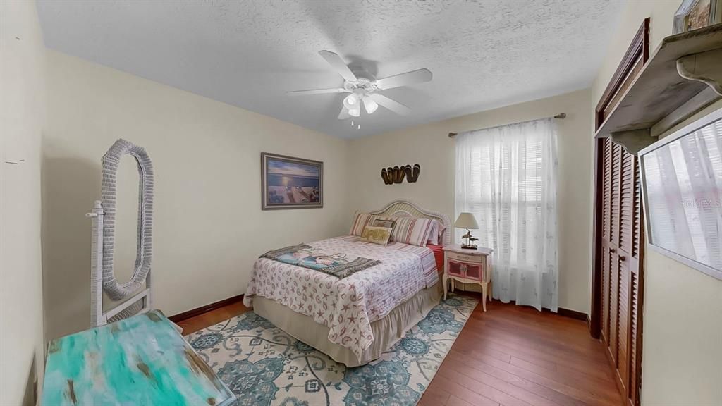 合同活跃: $439,000 (4 贝兹, 3 浴室, 1995 平方英尺)