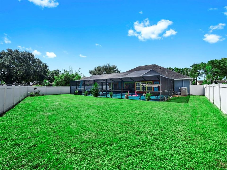 合同活跃: $439,000 (4 贝兹, 3 浴室, 1995 平方英尺)