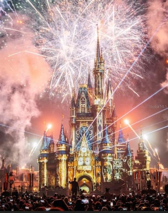 合同活跃: $439,000 (4 贝兹, 3 浴室, 1995 平方英尺)