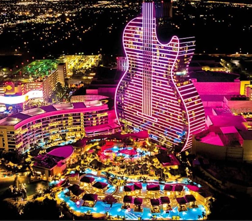 合同活跃: $439,000 (4 贝兹, 3 浴室, 1995 平方英尺)