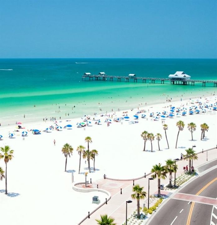 合同活跃: $439,000 (4 贝兹, 3 浴室, 1995 平方英尺)