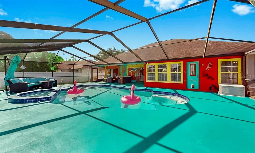 合同活跃: $439,000 (4 贝兹, 3 浴室, 1995 平方英尺)