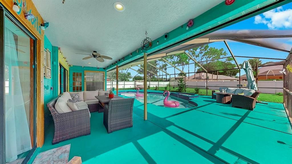 合同活跃: $439,000 (4 贝兹, 3 浴室, 1995 平方英尺)