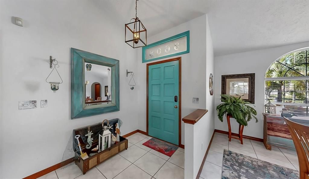 合同活跃: $439,000 (4 贝兹, 3 浴室, 1995 平方英尺)