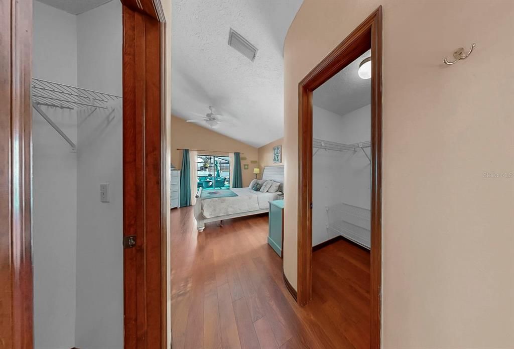 合同活跃: $439,000 (4 贝兹, 3 浴室, 1995 平方英尺)