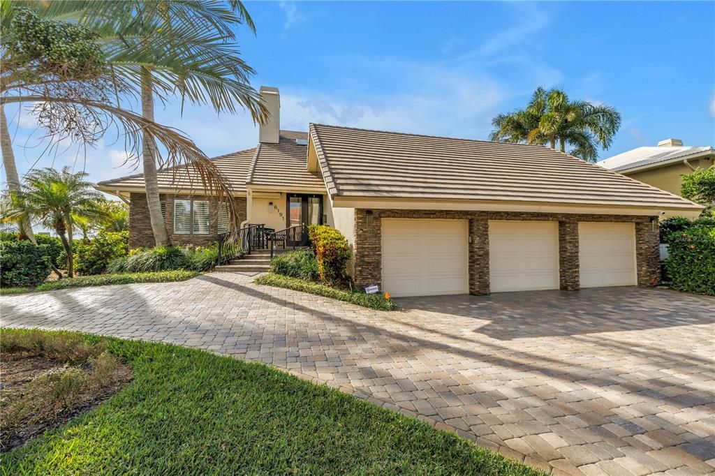 For Sale: $2,500,000 (4 beds, 5 baths, 3385 Square Feet)