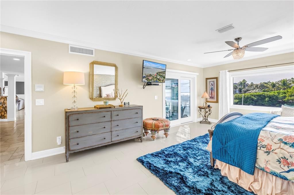 For Sale: $2,500,000 (4 beds, 5 baths, 3385 Square Feet)