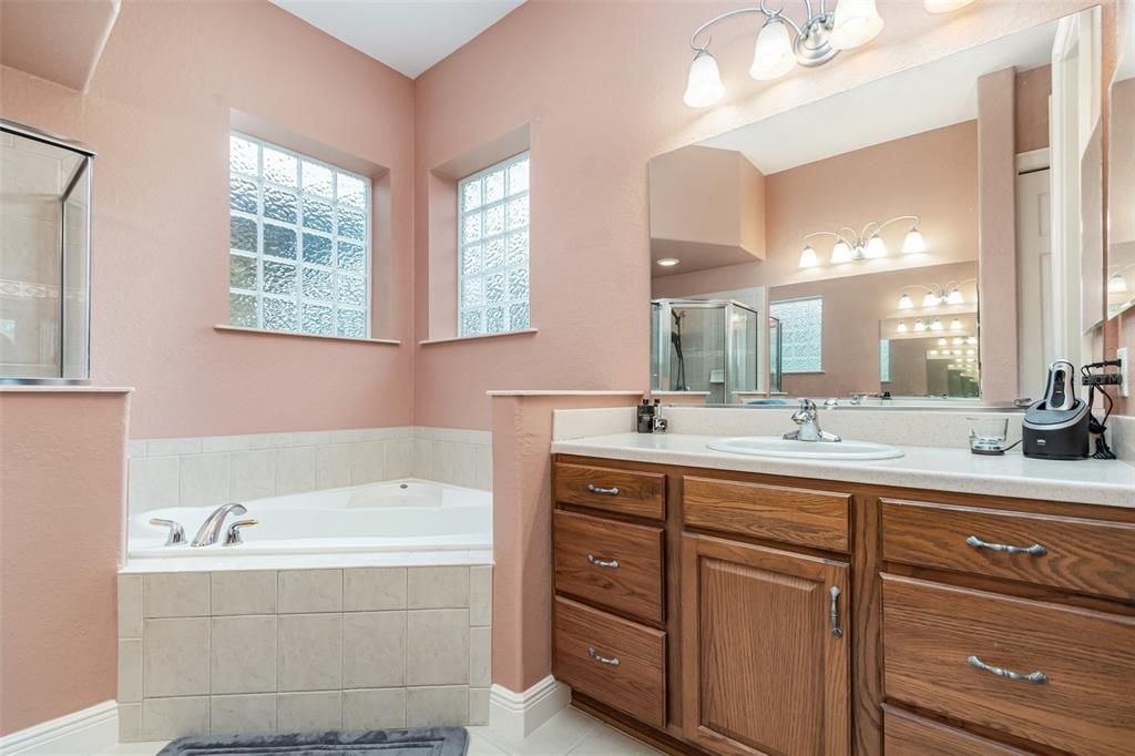 En Venta: $399,999 (3 camas, 2 baños, 2471 Pies cuadrados)