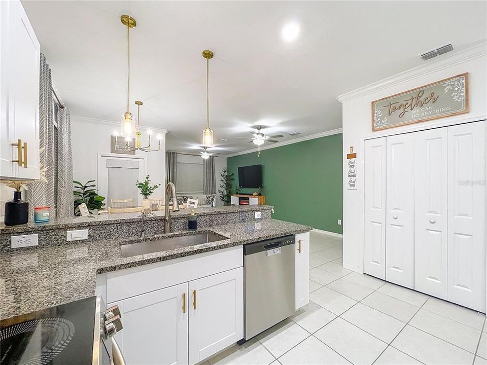 En Venta: $295,000 (3 camas, 2 baños, 1787 Pies cuadrados)