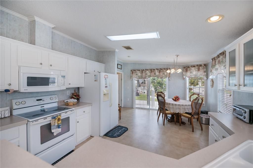 Activo con contrato: $169,000 (3 camas, 2 baños, 1296 Pies cuadrados)