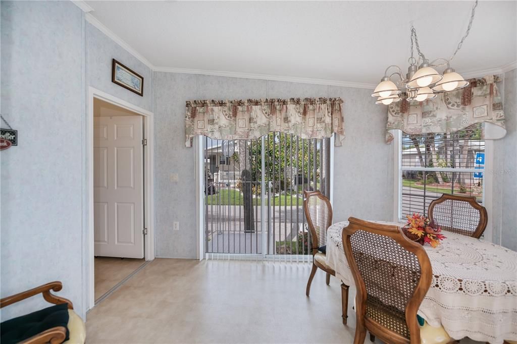 Activo con contrato: $169,000 (3 camas, 2 baños, 1296 Pies cuadrados)