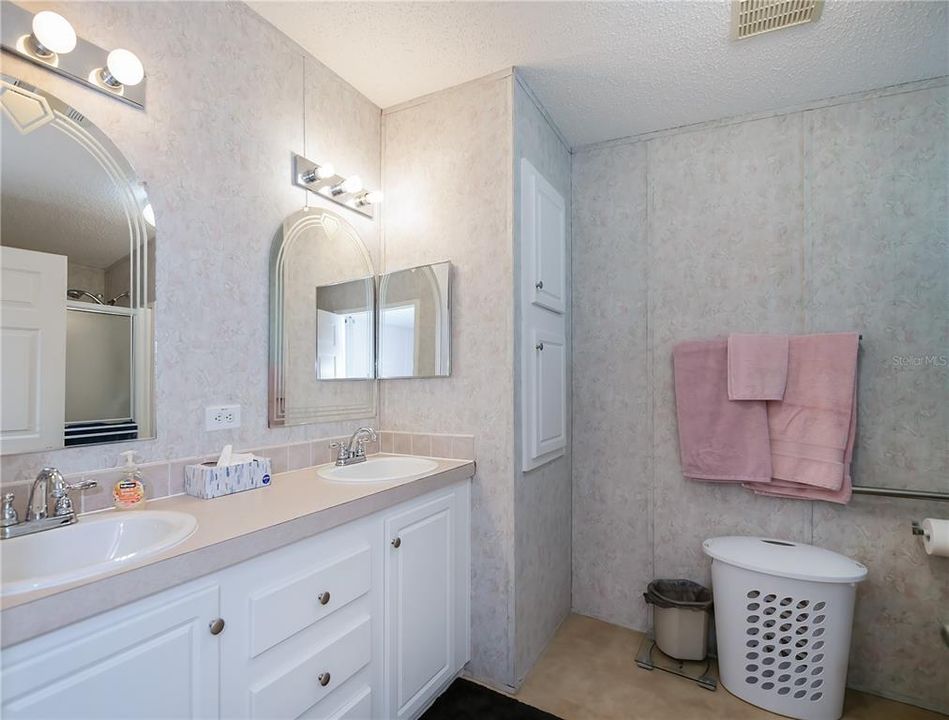 Activo con contrato: $169,000 (3 camas, 2 baños, 1296 Pies cuadrados)