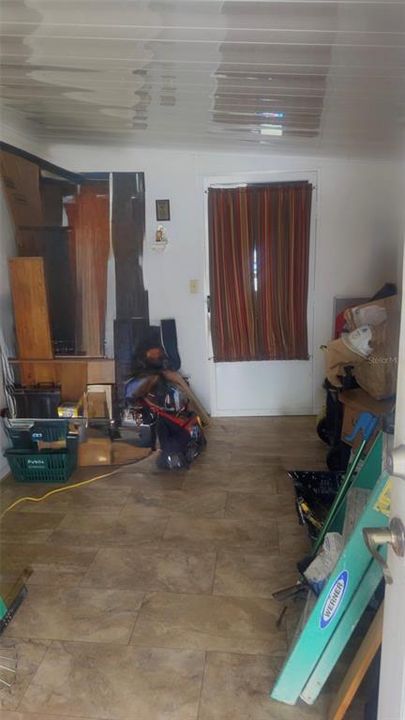 合同活跃: $99,900 (2 贝兹, 2 浴室, 1318 平方英尺)