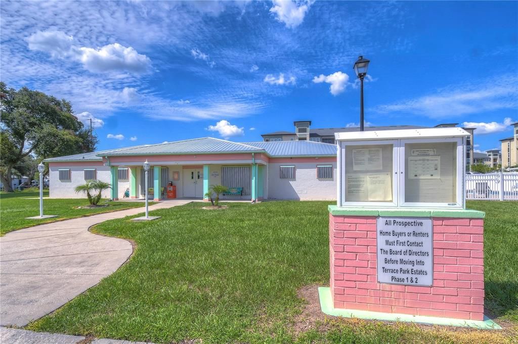 合同活跃: $99,900 (2 贝兹, 2 浴室, 1318 平方英尺)