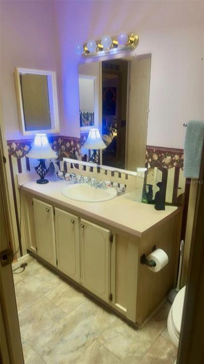 合同活跃: $99,900 (2 贝兹, 2 浴室, 1318 平方英尺)