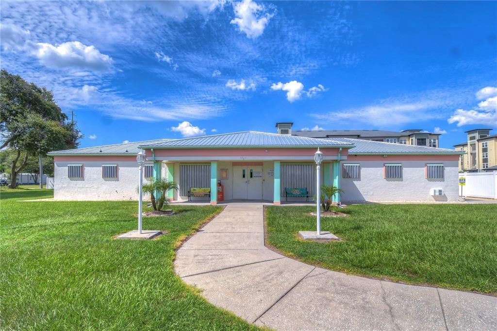 合同活跃: $99,900 (2 贝兹, 2 浴室, 1318 平方英尺)