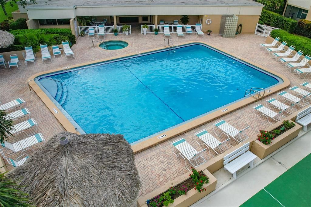 待售: $169,900 (1 贝兹, 1 浴室, 810 平方英尺)