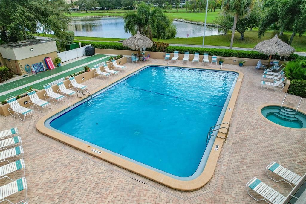 待售: $169,900 (1 贝兹, 1 浴室, 810 平方英尺)