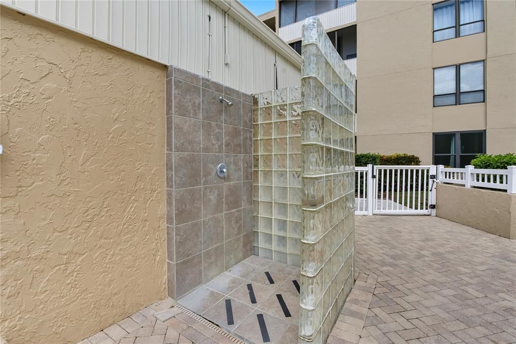 待售: $169,900 (1 贝兹, 1 浴室, 810 平方英尺)