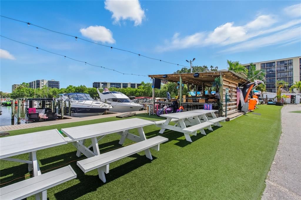 待售: $169,900 (1 贝兹, 1 浴室, 810 平方英尺)