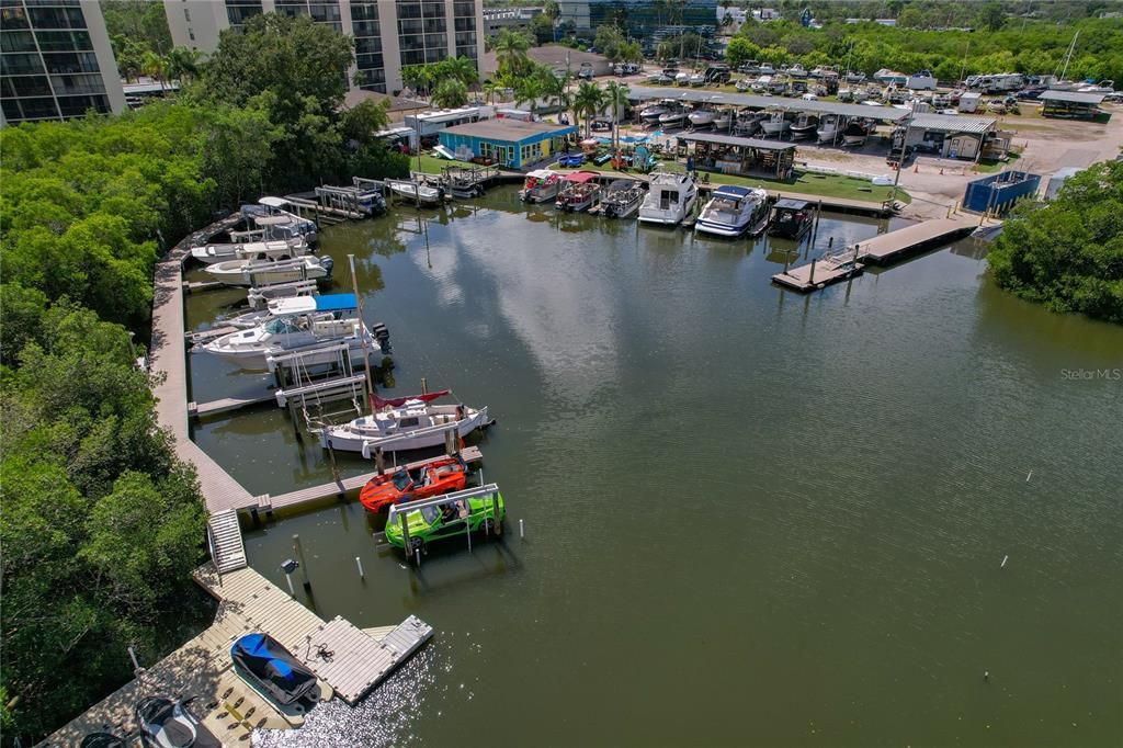 待售: $169,900 (1 贝兹, 1 浴室, 810 平方英尺)