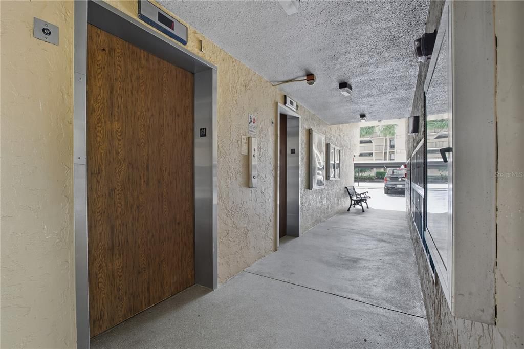 待售: $169,900 (1 贝兹, 1 浴室, 810 平方英尺)