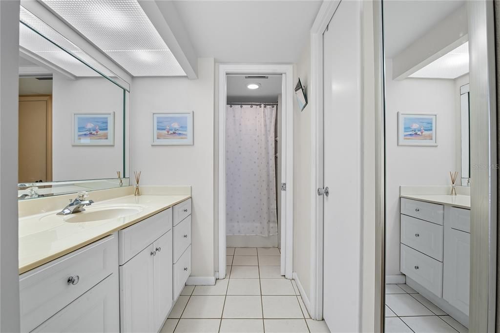 待售: $169,900 (1 贝兹, 1 浴室, 810 平方英尺)