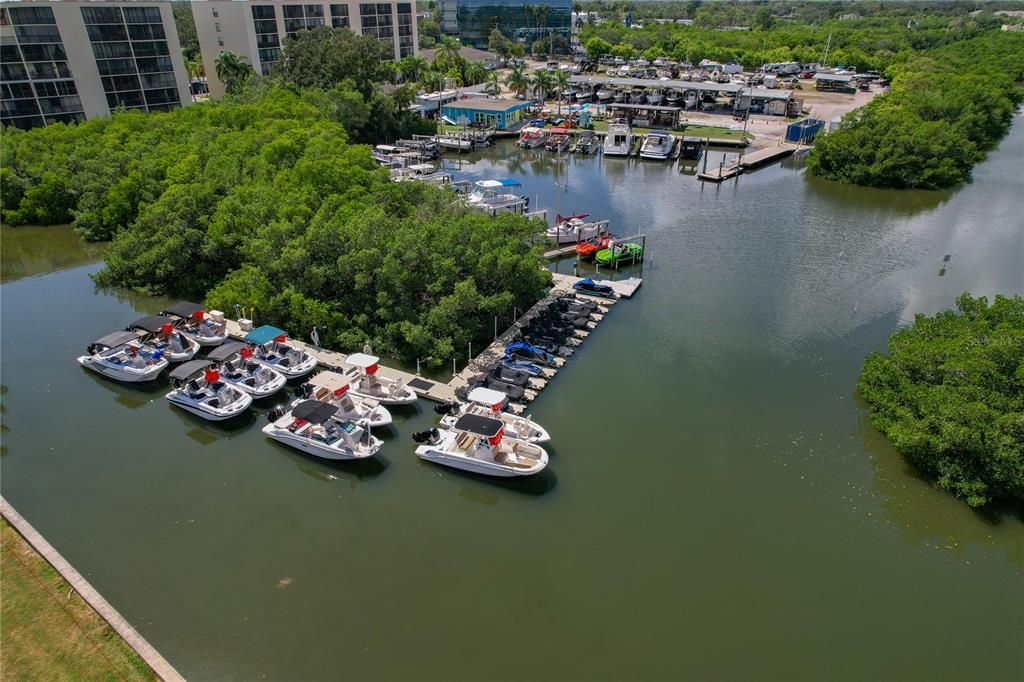 待售: $169,900 (1 贝兹, 1 浴室, 810 平方英尺)