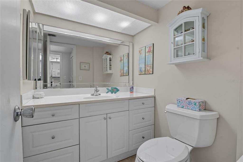 待售: $169,900 (1 贝兹, 1 浴室, 810 平方英尺)