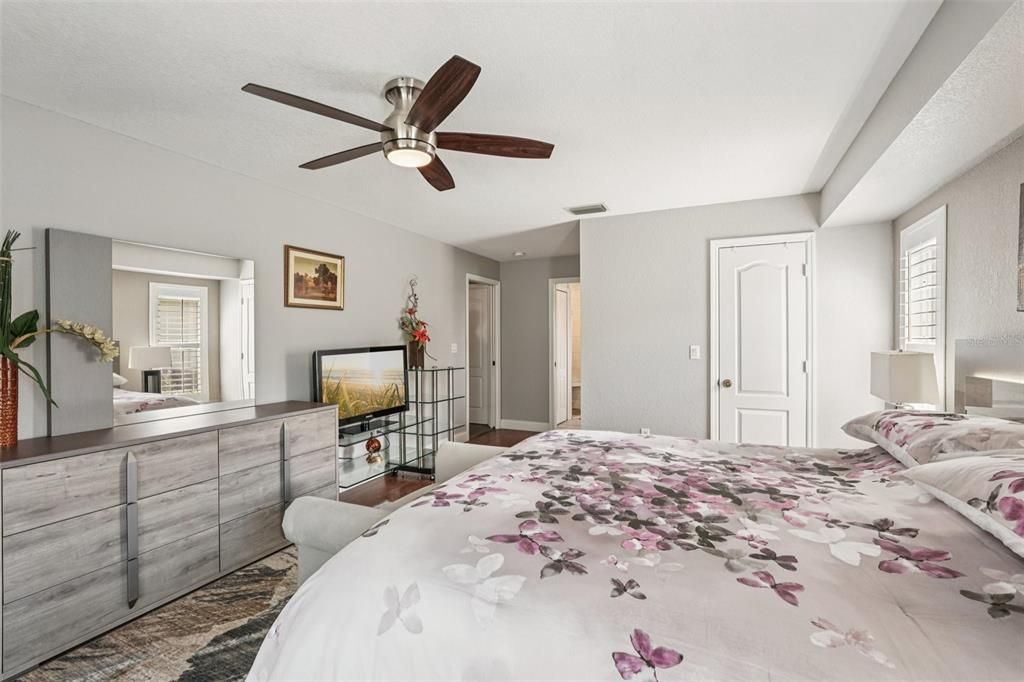 Activo con contrato: $368,000 (3 camas, 2 baños, 1670 Pies cuadrados)