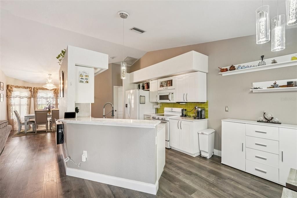 Activo con contrato: $368,000 (3 camas, 2 baños, 1670 Pies cuadrados)