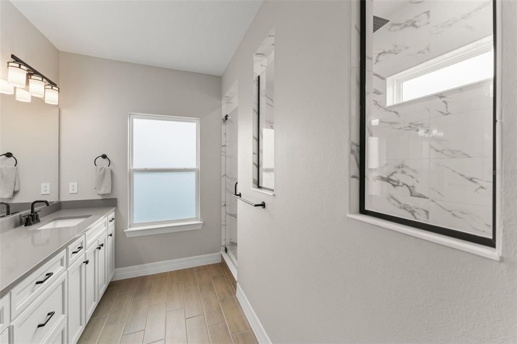 На продажу: $1,045,000 (5 спален, 5 ванн, 3890 Квадратных фут)