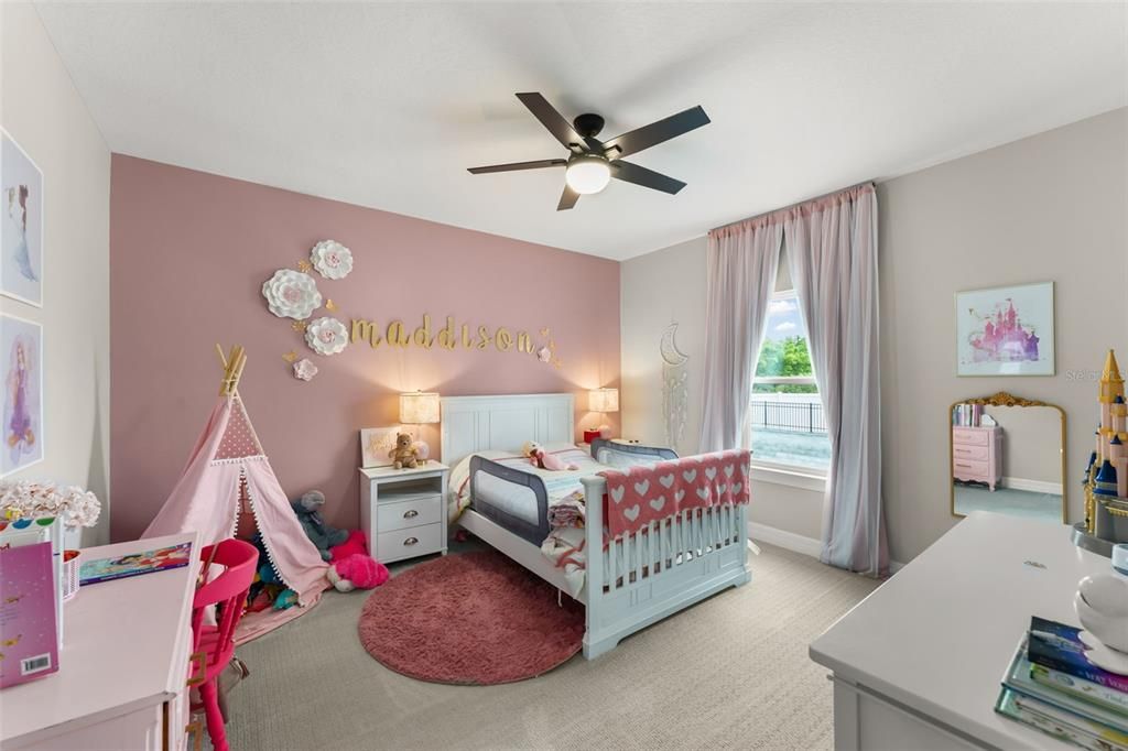 На продажу: $1,045,000 (5 спален, 5 ванн, 3890 Квадратных фут)