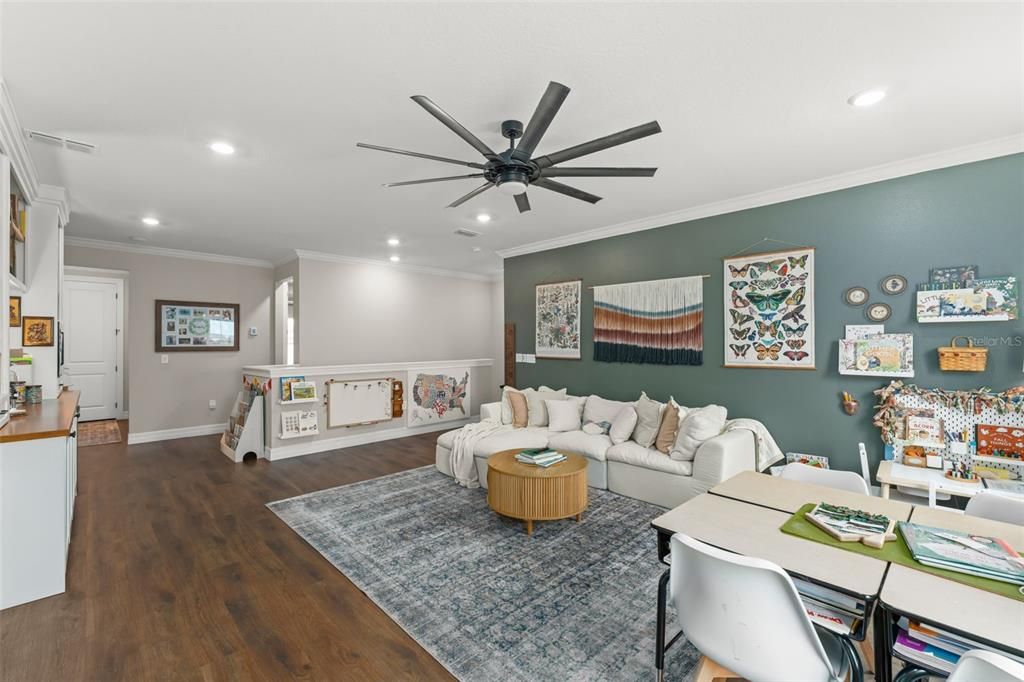 На продажу: $1,045,000 (5 спален, 5 ванн, 3890 Квадратных фут)