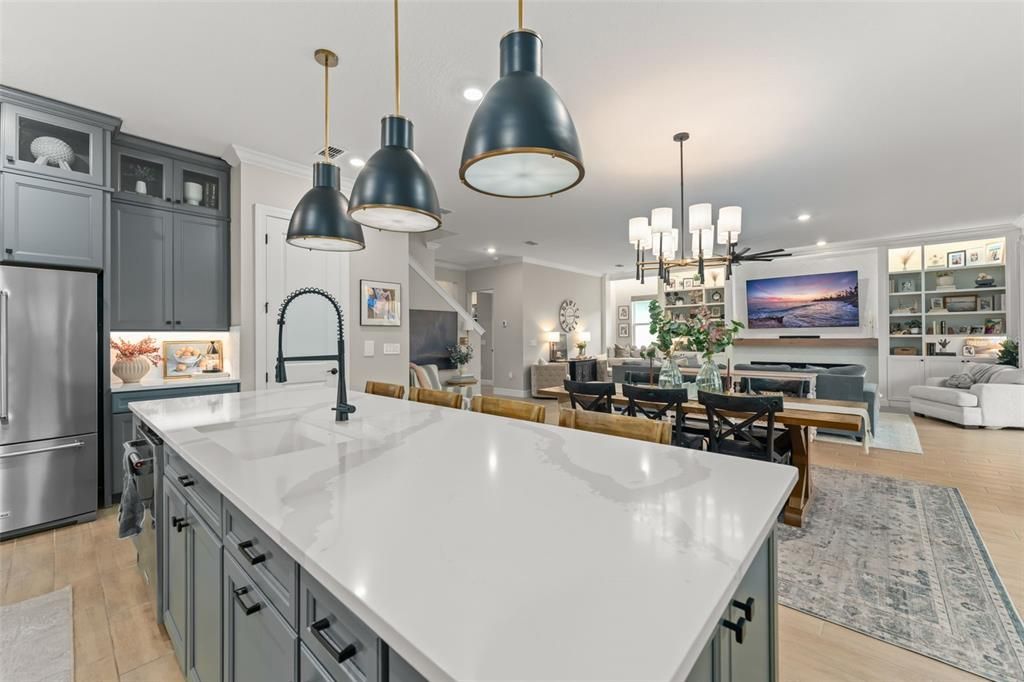 На продажу: $1,045,000 (5 спален, 5 ванн, 3890 Квадратных фут)