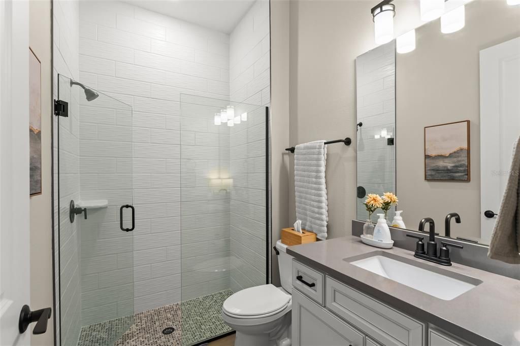 На продажу: $1,045,000 (5 спален, 5 ванн, 3890 Квадратных фут)