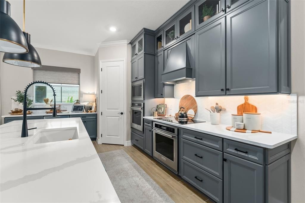 На продажу: $1,045,000 (5 спален, 5 ванн, 3890 Квадратных фут)