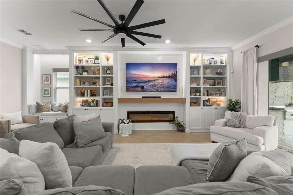 На продажу: $1,045,000 (5 спален, 5 ванн, 3890 Квадратных фут)